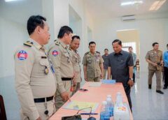 អភិបាលខេត្តតាកែវអញ្ជើញពិនិត្យមើលបេក្ខជន  មកស្នើសុំបម្រើក្របខ័ណ្ឌមន្ត្រីពន្ធនាគារខេត្ត