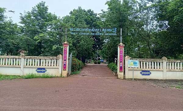 មកទល់​ព្រឹក​ថ្ងៃ​ទី​២៦ ខែកក្កដា​នេះ​ការប្រយុទ្ធគ្នារវាងកម្ពុជា និងថៃ ធ្វើឱ្យសាលារៀន៤៨៨ ត្រូវបានបិទទ្វា ខណៈសាលារៀនមួយចំនួនទៀត ត្រូវបានប្រើប្រាស់ជាទីតាំងសុវត្ថិភាពសម្រាប់ប្រជាជនភៀសខ្លួន