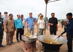 សមាជិកសភាអាមេរិក ចុះពិនិត្យស្ថានភាពជនភៀសសឹក នៅខេត្តព្រះវិហារ