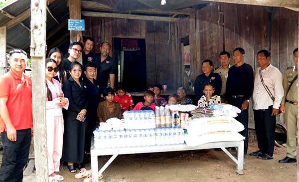 ចលនាយុវជនកម្ពុជា (ក្រុម១៥៧) សាខាខេត្តកំពង់ឆ្នាំង នាំយកអំណោយទៅជូនលោកយាយ អាន ណន និងលោកយាយ​ អាន នឿង អាយុ ៨៤ឆ្នាំ ចិញ្ចឹមចៅ ៧នាក់រស់នៅភូមិទី1 សង្កាត់ខ្សាម ក្រុងកំពង់ឆ្នាំង